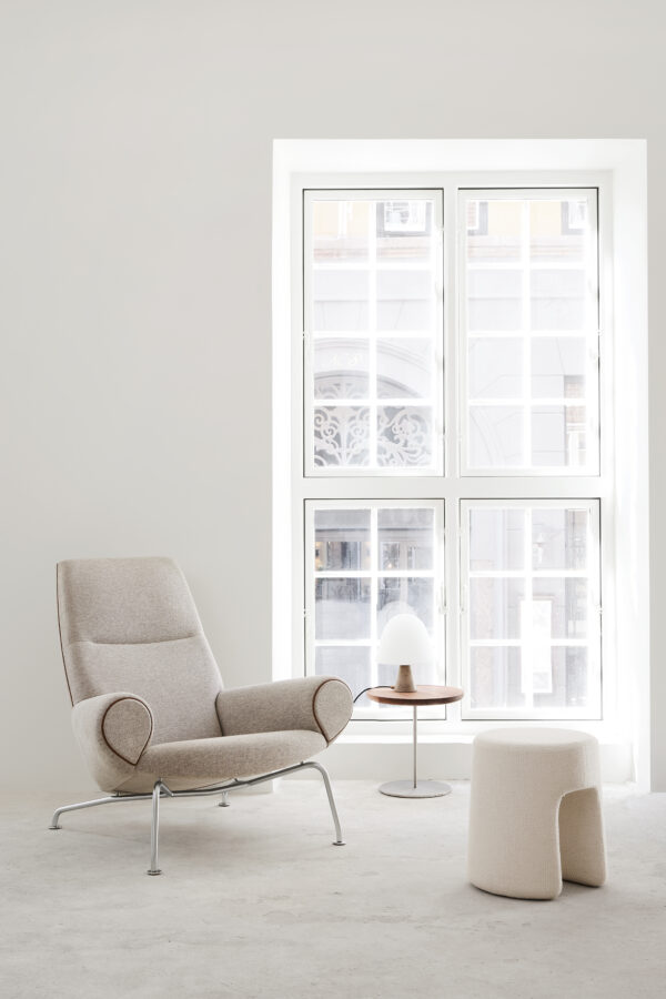 Queen Chair - Wegner - Model 1010 - Image 2